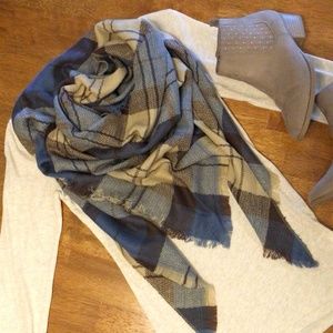 NWT Plaid Blanket Scarf Wrap BOUTIQUE